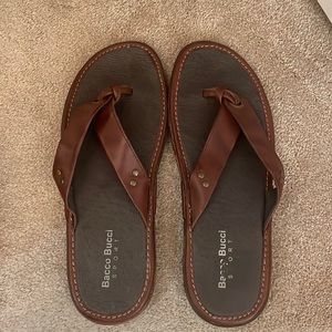Men’s brown leather flip flops sandal size 10 Bacco Bucci